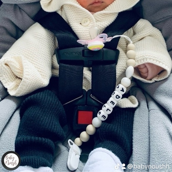 Hand made pacifier clip - Picture 2 of 3